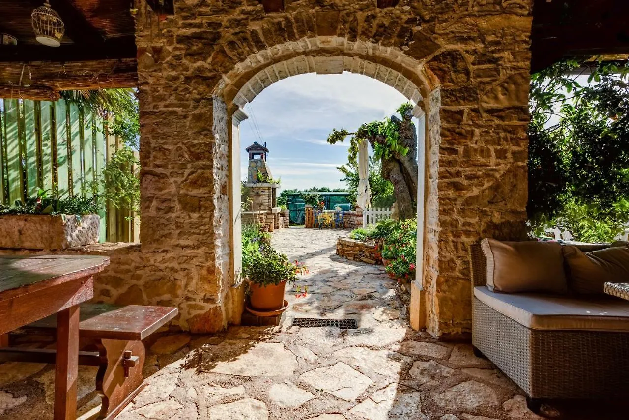 Casa Romantica Vilanija 4*,